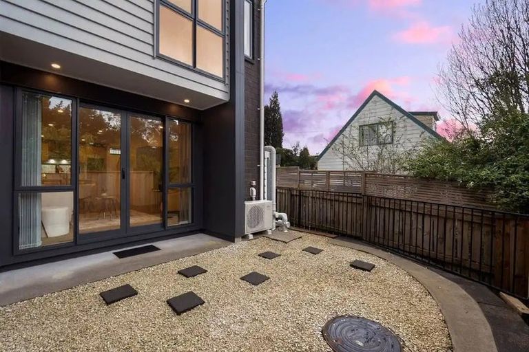 Photo of property in 60d Seymour Road, Sunnyvale, Auckland, 0612