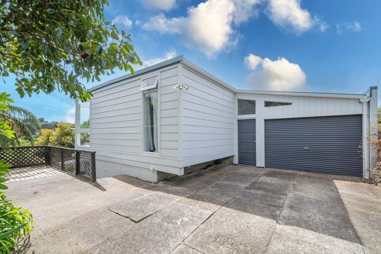 Photo of property in 1a Woodstock Terrace, Tawa, Wellington, 5028