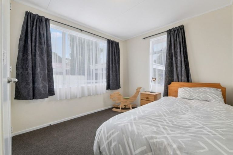 Photo of property in 9 Waihi Place, Westbrook, Palmerston North, 4412