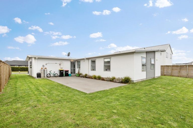 Photo of property in 8 Ngaroma Crescent, Whitianga, 3510