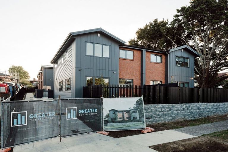 Photo of property in 15b Speedy Crescent, Hillcrest, Auckland, 0627