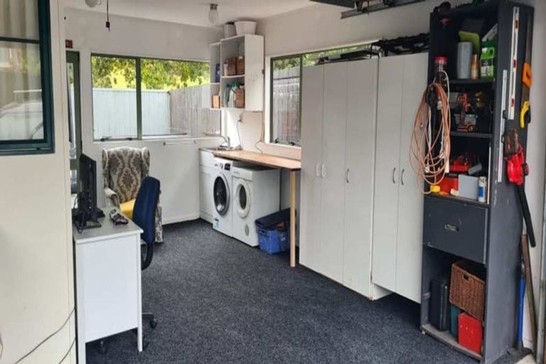 Photo of property in 2/224 Forrest Hill Road, Forrest Hill, Auckland, 0620