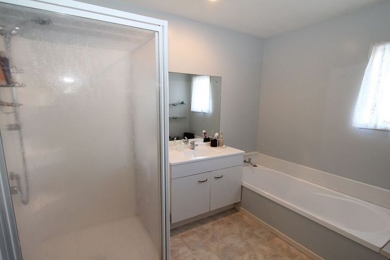 Photo of property in 16 Rebecca Rise, Weymouth, Auckland, 2103