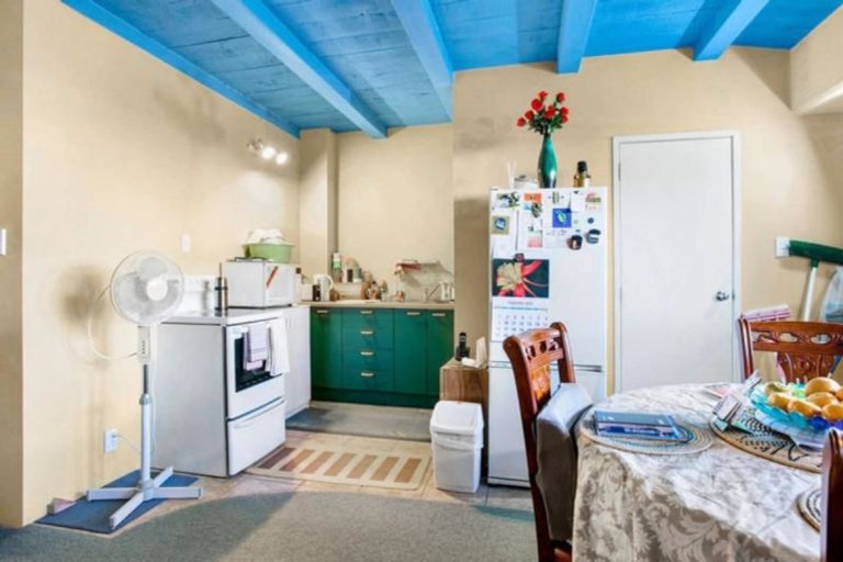 Photo of property in 10 Captain Scott Road, Glen Eden, Auckland, 0602