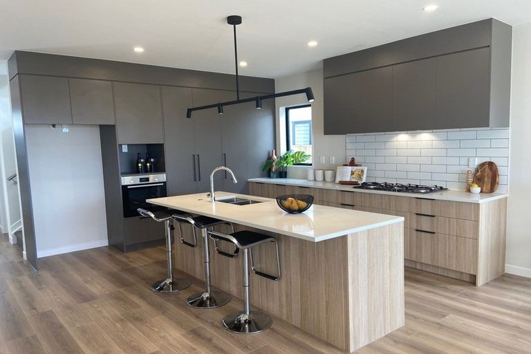 Photo of property in 12 Korowhiti Road, Clarks Beach, 2122