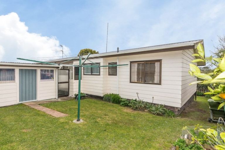 Photo of property in 1/28 Neil Avenue, Te Atatu Peninsula, Auckland, 0610