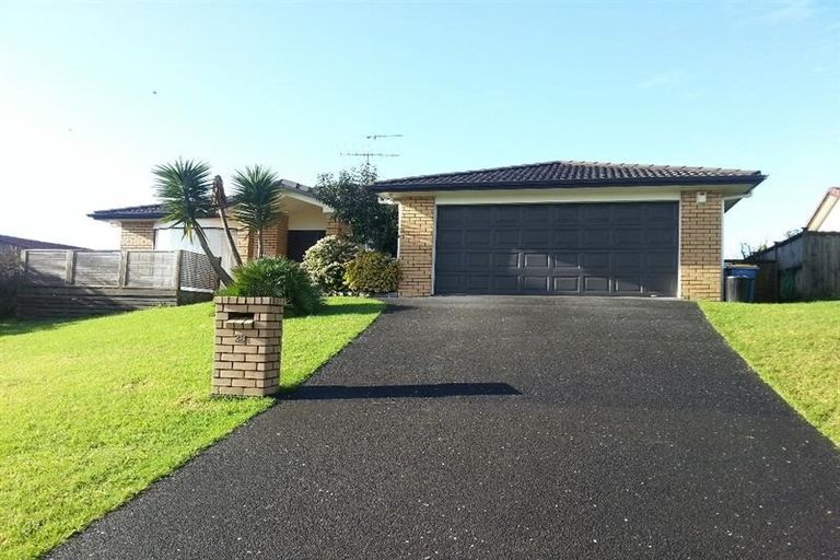 Photo of property in 28 Jadewynn Drive, Massey, Auckland, 0614