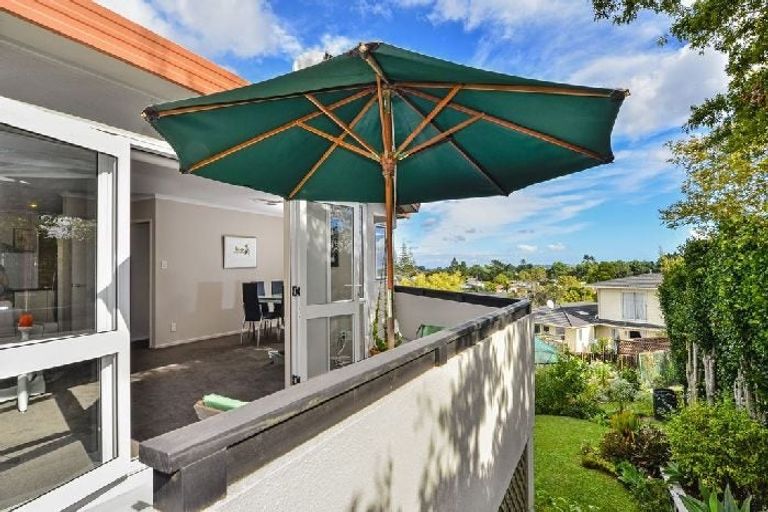 Photo of property in 1/378 East Coast Road, Sunnynook, Auckland, 0630