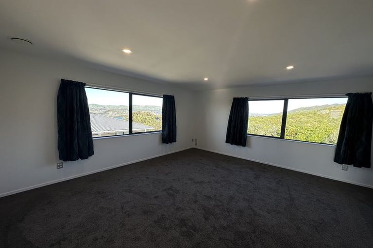 Photo of property in 31a Hiwi Crescent, Titahi Bay, Porirua, 5022