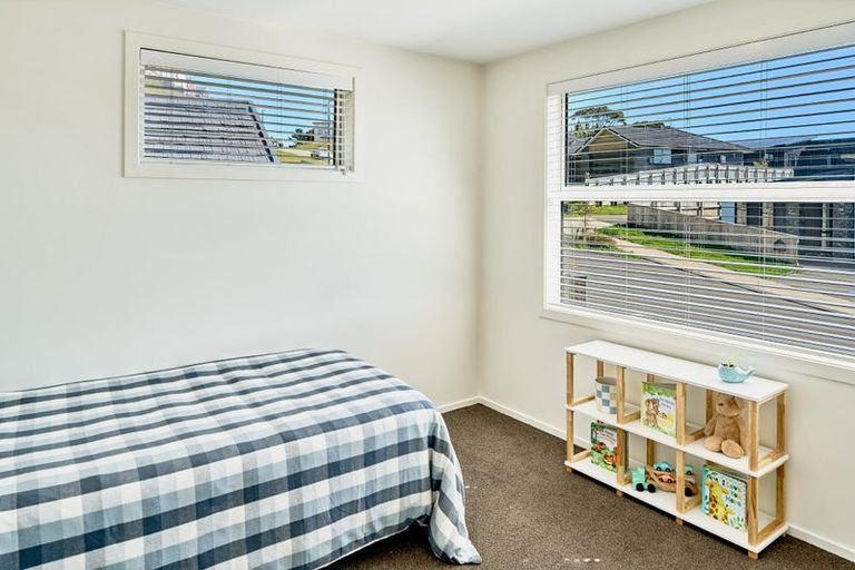 Photo of property in 10 Topsail Way, Whitby, Porirua, 5024