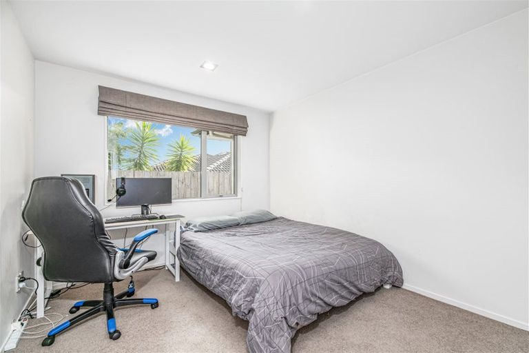 Photo of property in 127 Rangeview Road, Sunnyvale, Auckland, 0612