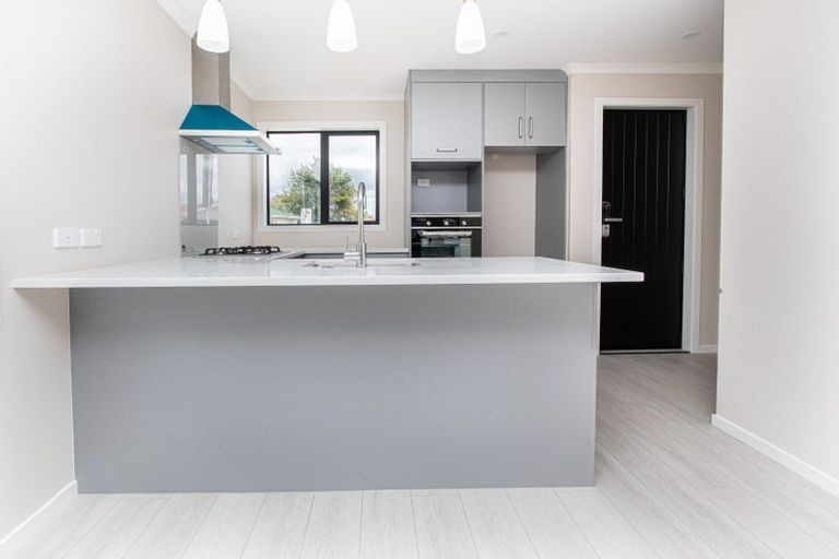 Photo of property in 2/1 Splitt Avenue, Glenview, Hamilton, 3206