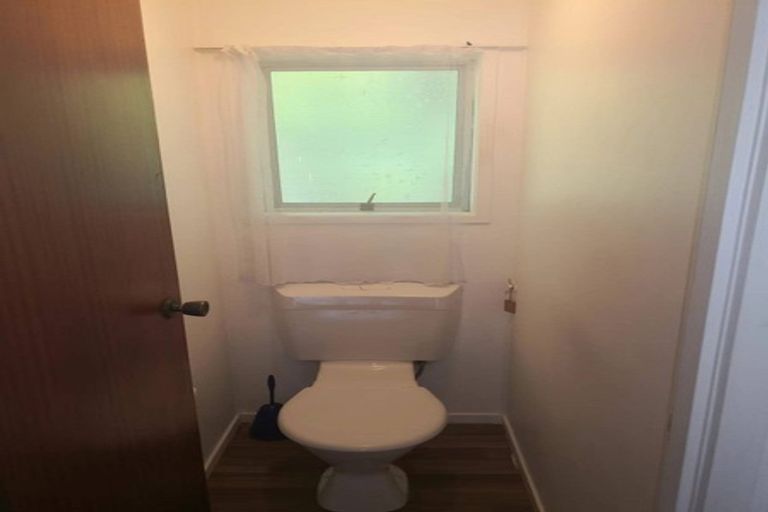 Photo of property in 1/454 East Coast Road, Windsor Park, Auckland, 0630