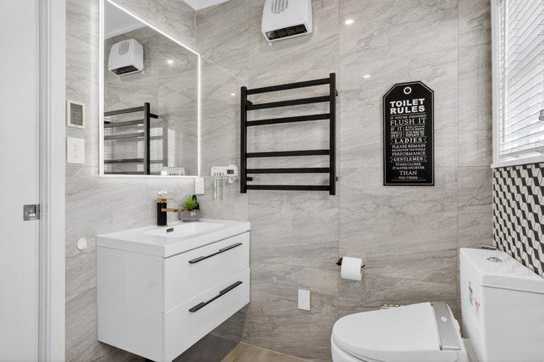 Photo of property in 1/7a Corunna Road, Milford, Auckland, 0620