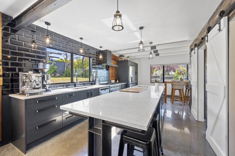 Photo of property in 37 Kent Terrace, Taradale, Napier, 4112