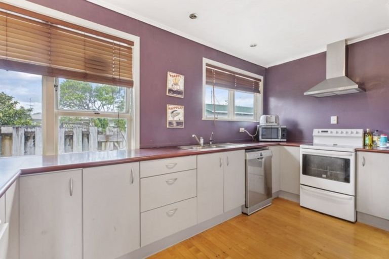 Photo of property in 1/69 Awaroa Road, Helensville, 0800