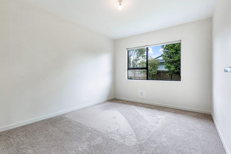 Photo of property in 22 Landsdale Place, Massey, Auckland, 0614