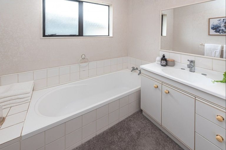 Photo of property in 6a Saint Helens Place, Tawhero, Whanganui, 4501