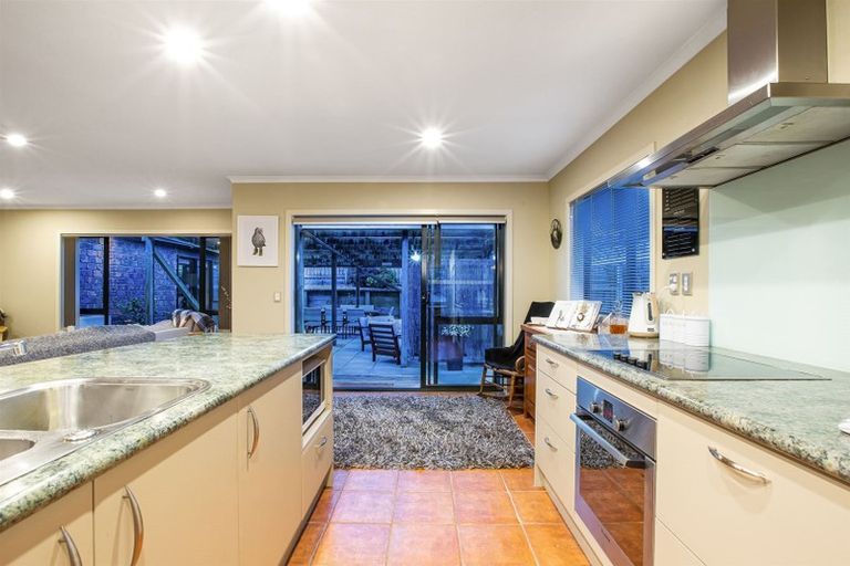 Photo of property in 6 Aotea Drive, Aotea, Porirua, 5024
