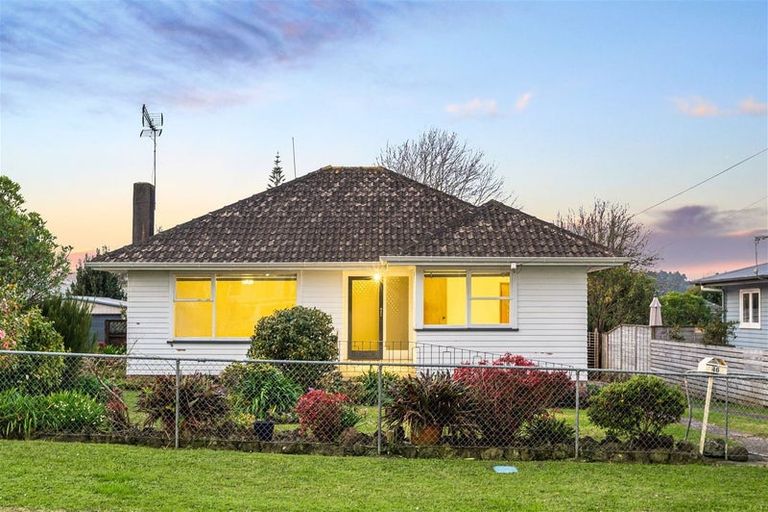 Photo of property in 46 Fairclough Road, Beach Haven, Auckland, 0626