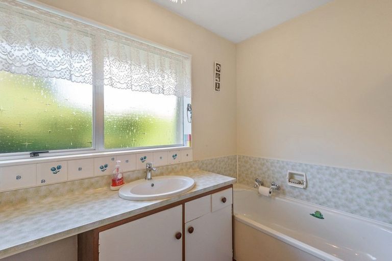 Photo of property in 5 Chatswood Place, Bishopdale, Christchurch, 8051