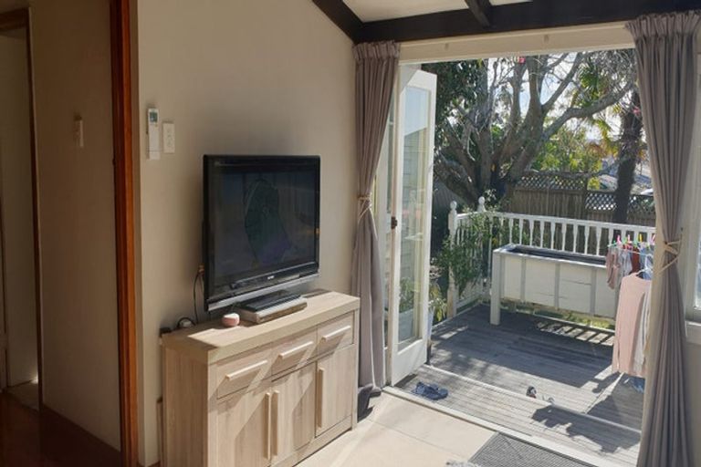 Photo of property in 16a Kowhai Road, Campbells Bay, Auckland, 0630