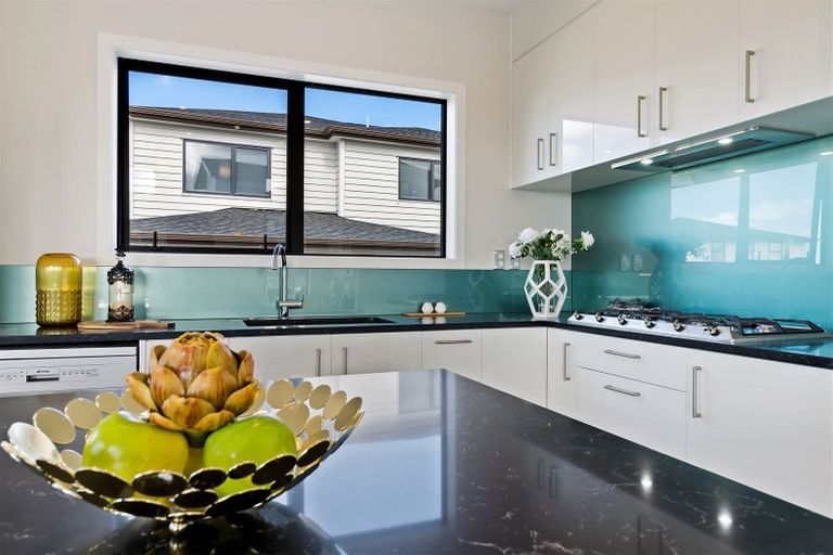 Photo of property in 7 Eric Gifford Drive, Ranui, Auckland, 0612