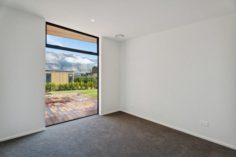 Photo of property in 44 Stackbrae Avenue, Wanaka, 9305