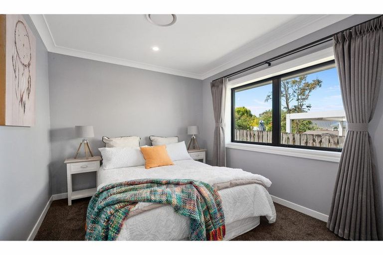 Photo of property in 1 Celina Place, Browns Bay, Auckland, 0630