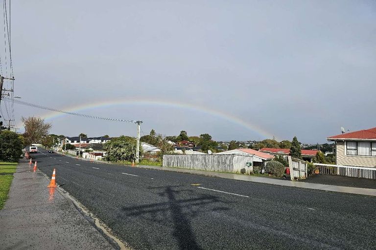 Photo of property in 26 Colwill Road, Massey, Auckland, 0614