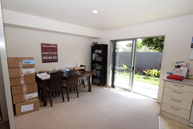 Photo of property in 16 Rebecca Rise, Weymouth, Auckland, 2103
