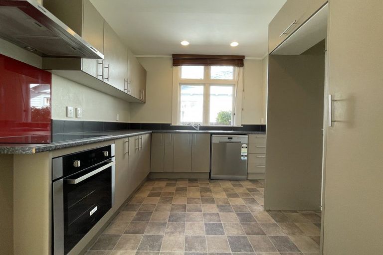 Photo of property in 11 Milverton Avenue, Hokowhitu, Palmerston North, 4410