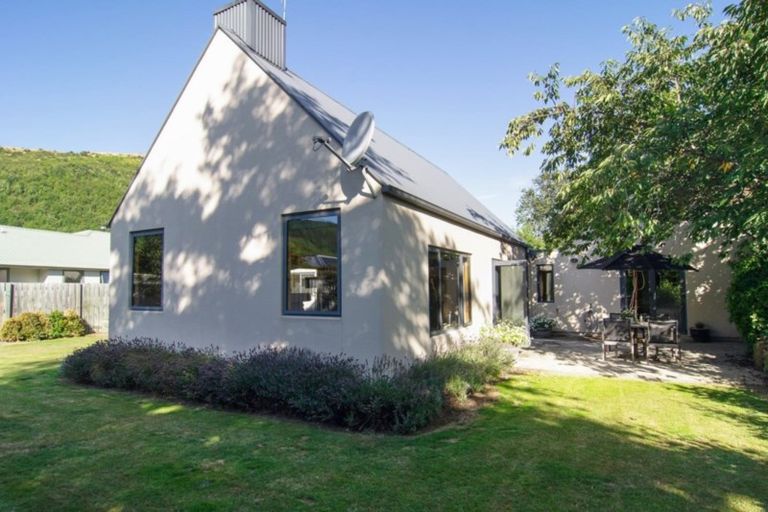 Photo of property in 10 Shanahan Lane, Arrowtown, 9302