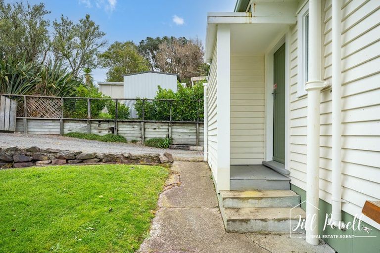 Photo of property in 13 View Street, Maungaturoto, 0520