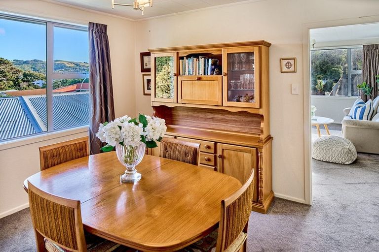 Photo of property in 54 Gloaming Hill, Titahi Bay, Porirua, 5022