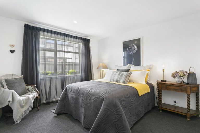 Photo of property in 16 Pukenamu Road, Rainbow Point, Taupo, 3330