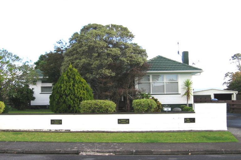 Photo of property in 25 Mackenzie Street, Te Atatu South, Auckland, 0610