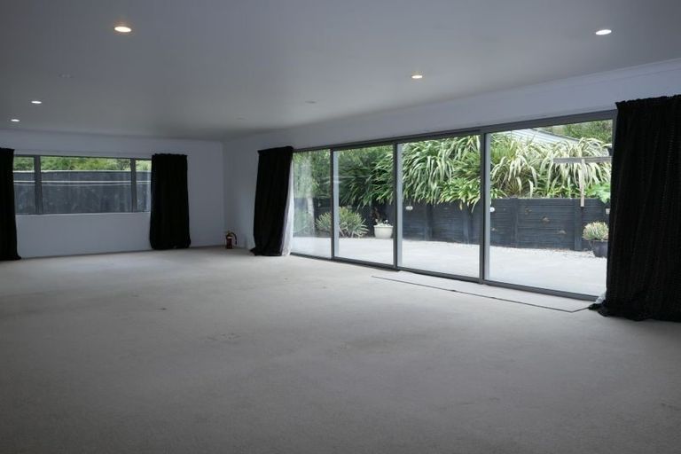 Photo of property in 17 Charlotte Way, Raumati South, Paraparaumu, 5032