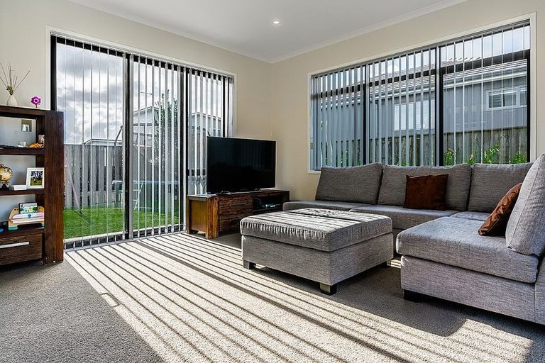 Photo of property in 2 Taikura Avenue, Red Beach, 0932