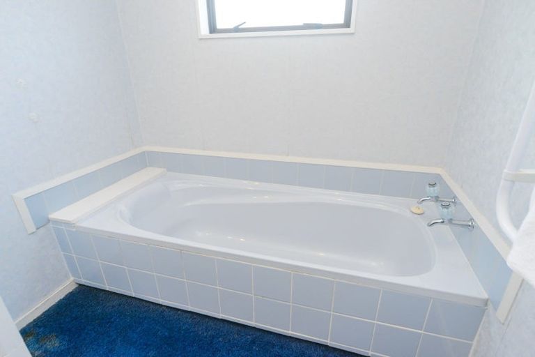 Photo of property in 45 Manapouri Crescent, Hokowhitu, Palmerston North, 4410