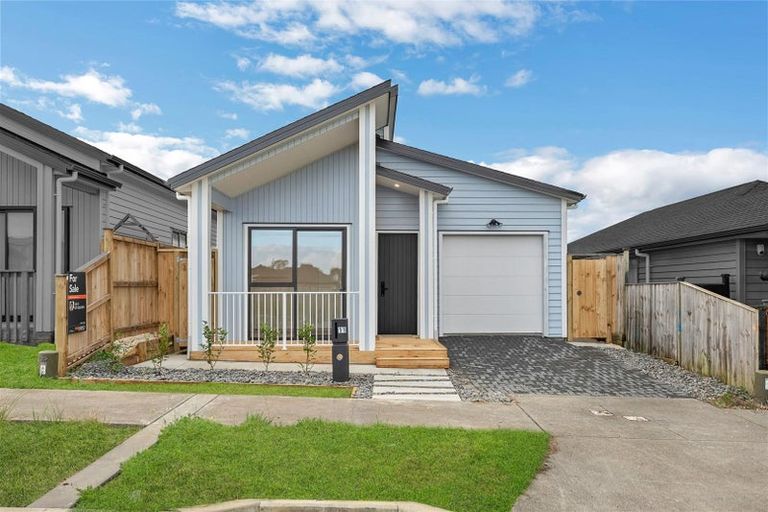 Photo of property in 11 Cronshaw Road, Karaka, Papakura, 2113