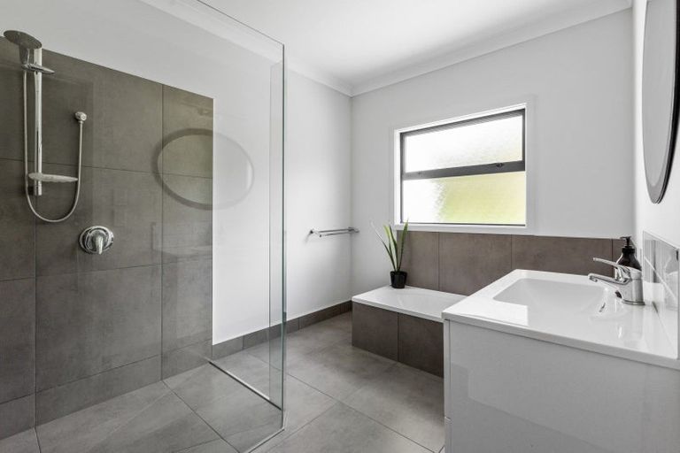 Photo of property in 16 Seafield Road, Eskdale, Napier, 4182