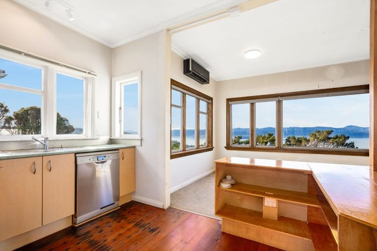 Photo of property in 104 Nicholson Road, Khandallah, Wellington, 6035