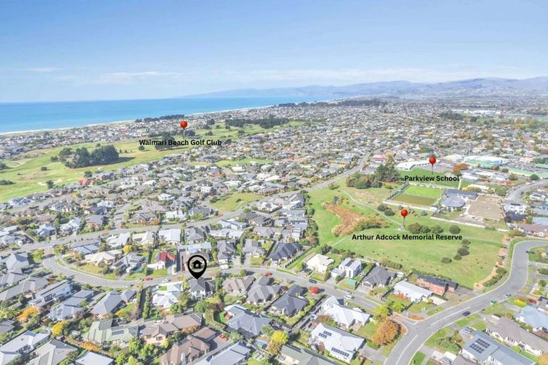 Photo of property in 20 Linkwater Way, Parklands, Christchurch, 8083