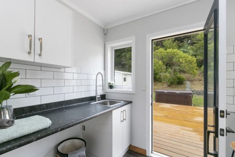 Photo of property in 18 Lees Grove, Wainuiomata, Lower Hutt, 5014