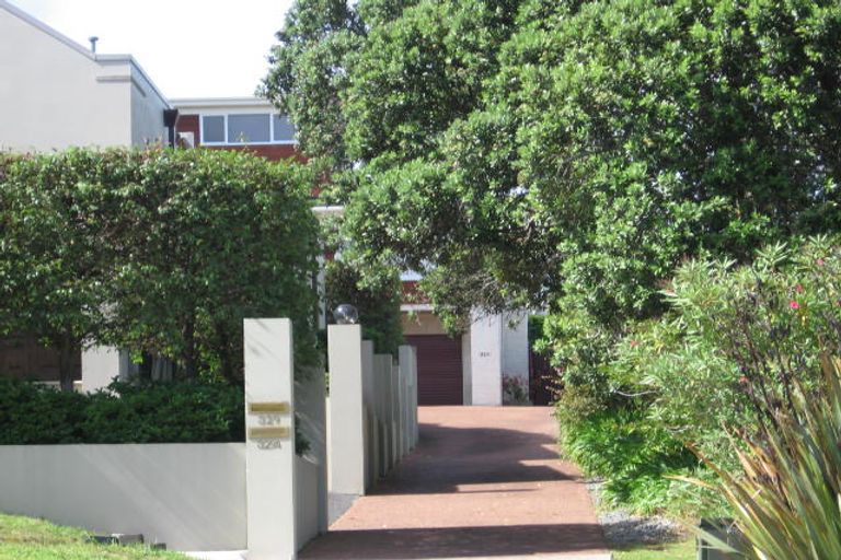 Photo of property in 1/329 Beach Road, Campbells Bay, Auckland, 0630