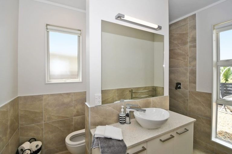 Photo of property in 12 Laly Haddon Place, Matakana, Warkworth, 0985