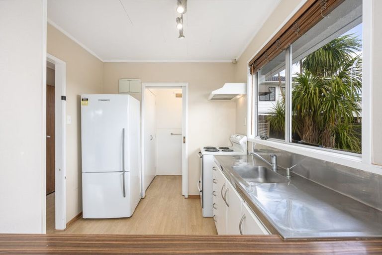 Photo of property in 98 Gallony Avenue, Massey, Auckland, 0614
