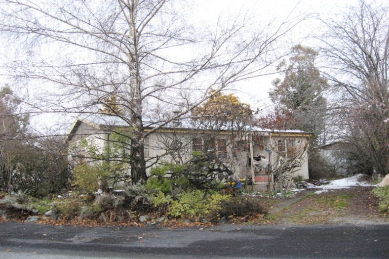 Photo of property in 12 Simons Street, Twizel, 7901