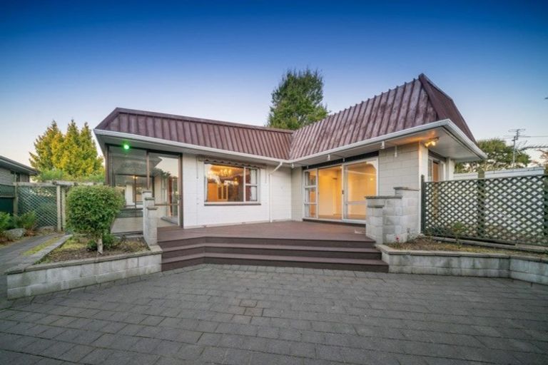 Photo of property in 5 Radbrook Street, Avonhead, Christchurch, 8042